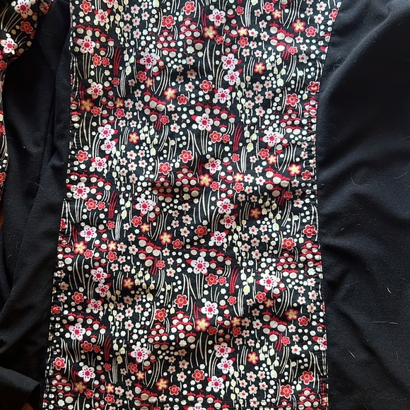 Cherokee black/red zip floral long sleeve scrub jacket S - Picture 6 of 6